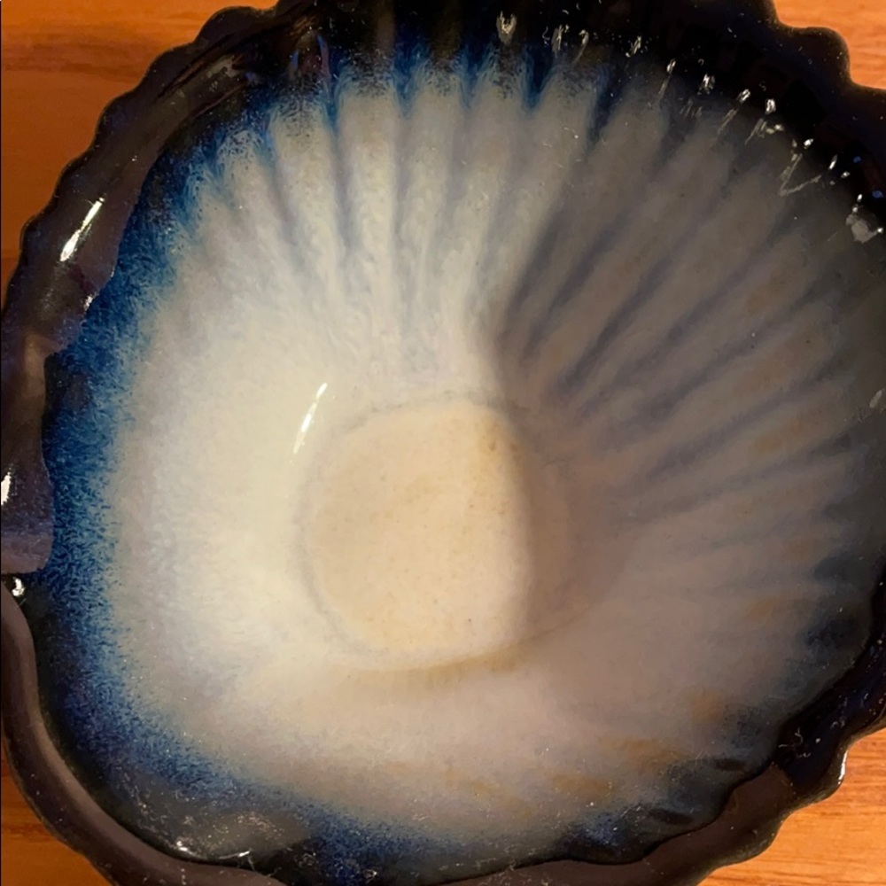 Ceramic Shell Small Bowl - Picture 4 of 4